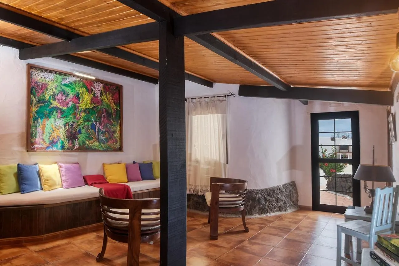 Casa Natura San Bartolome  Bed & Breakfast